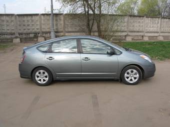 2004 Toyota Prius Photos