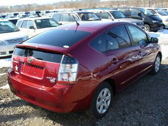 2004 Toyota Prius Wallpapers