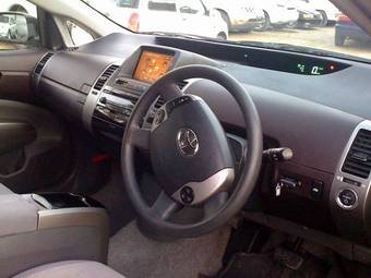 2004 Toyota Prius Pictures