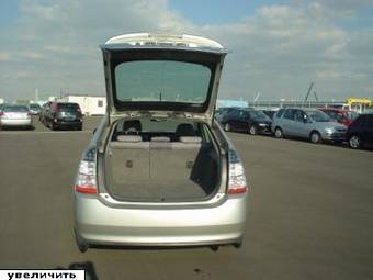 2004 Toyota Prius Photos