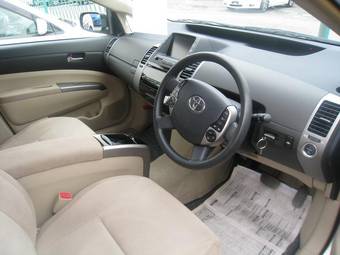 2004 Toyota Prius Images