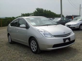2004 Toyota Prius Wallpapers