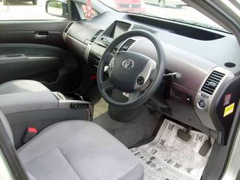 2004 Toyota Prius Images