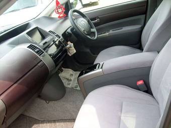 2004 Toyota Prius Pictures