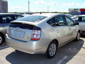 2004 Toyota Prius Pictures