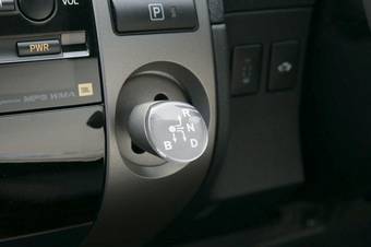 2004 Toyota Prius Pictures