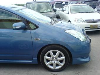 2004 Toyota Prius Images