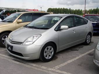 2004 Toyota Prius Pictures