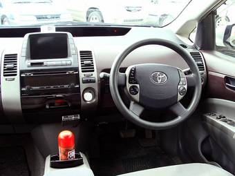 2004 Toyota Prius Images