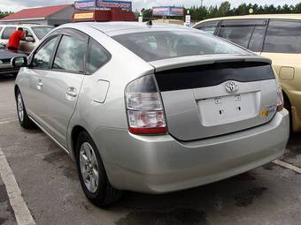 2004 Toyota Prius Pictures