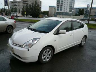 2004 Toyota Prius Pics