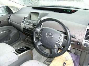 2004 Toyota Prius Pictures