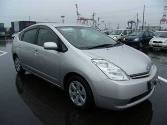 2004 Toyota Prius Photos