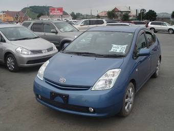 2004 Toyota Prius Pictures