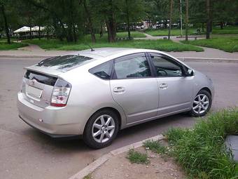 2004 Toyota Prius Photos