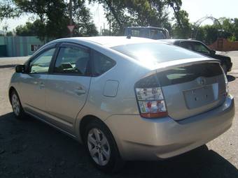 2004 Toyota Prius Photos