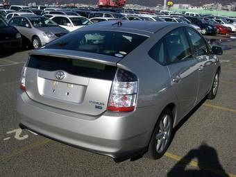 2005 Toyota Prius Pics