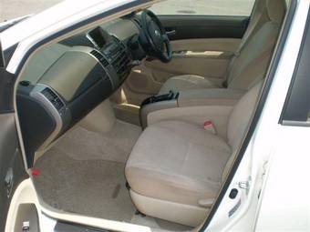 2005 Toyota Prius Pics