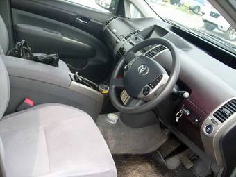 2005 Toyota Prius Photos
