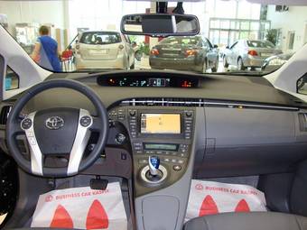 2010 Toyota Prius Pics