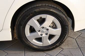 2010 Toyota Prius Photos