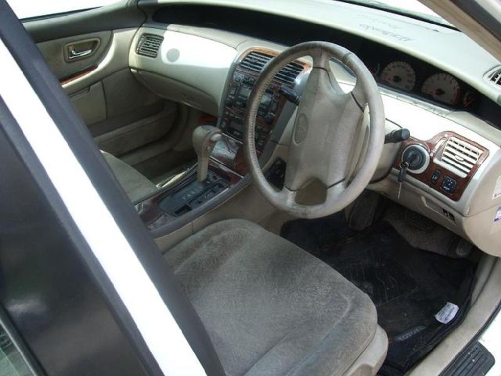 2000 Toyota Pronard