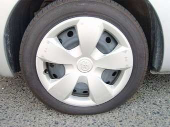 2005 Toyota Ractis Photos