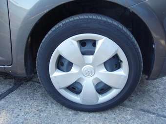 2005 Toyota Ractis Pictures