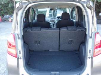 2005 Toyota Ractis Pics