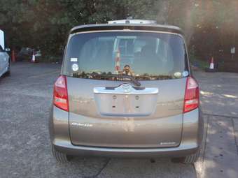 2005 Toyota Ractis Pictures