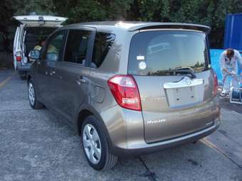 2005 Toyota Ractis Pictures