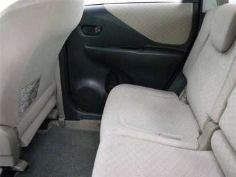 2005 Toyota Ractis Pictures