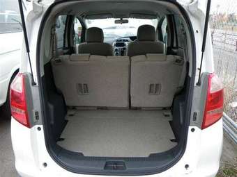 2005 Toyota Ractis Pictures
