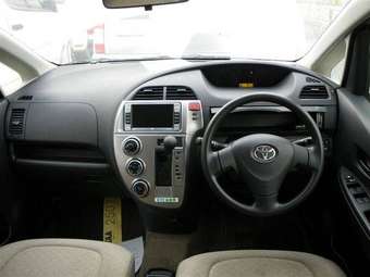 2005 Toyota Ractis Photos