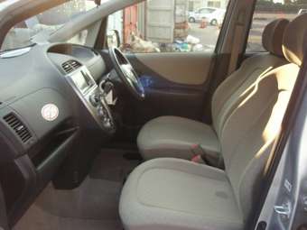 2005 Toyota Ractis Photos