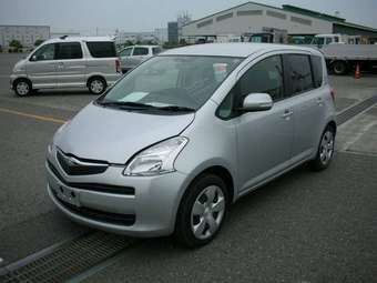 2005 Toyota Ractis Photos