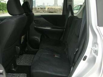 2005 Toyota Ractis Pics