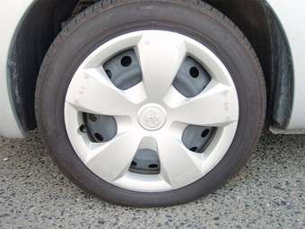 2005 Toyota Ractis Pictures