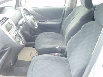2005 Toyota Ractis Pictures