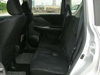 2005 Toyota Ractis Photos