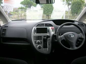 2005 Toyota Ractis Pictures