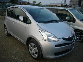 2005 Toyota Ractis Images