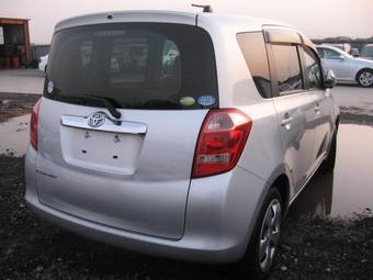 2005 Toyota Ractis Photos