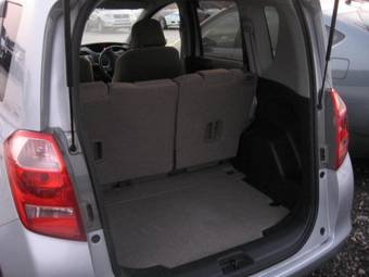 2005 Toyota Ractis Photos