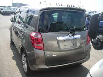 2005 Toyota Ractis Images