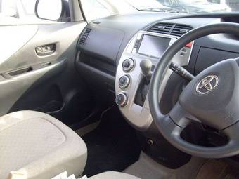 2005 Toyota Ractis Photos