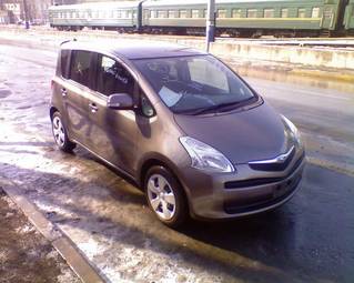 2005 Toyota Ractis Pics