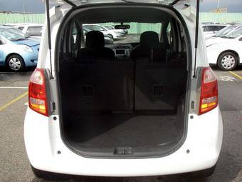 2005 Toyota Ractis Pictures