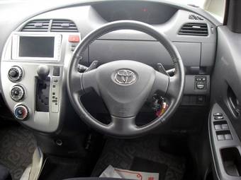 2005 Toyota Ractis Photos