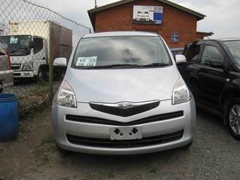 2005 Toyota Ractis Photos